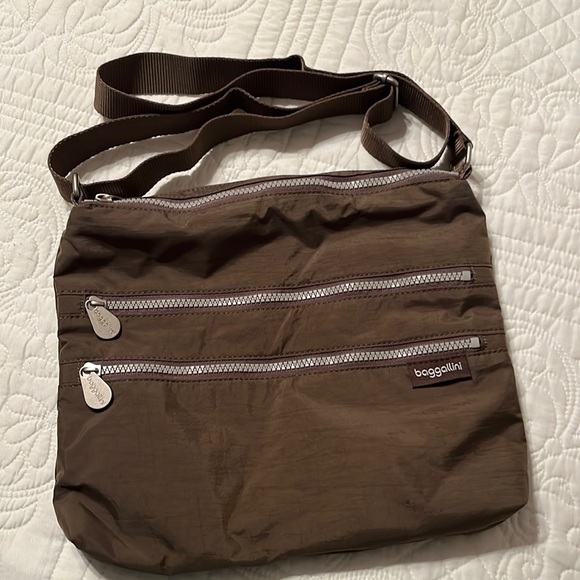 Baggallini Handbags - Baggallini  Crossbody brown purse- NWOT